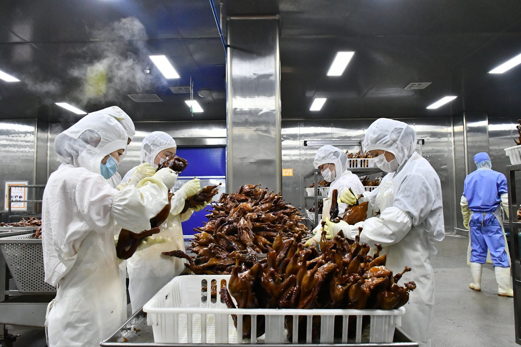 【媒體報道】新賽道上“百步穿楊”：用工業(yè)的“鍋”做好川派的菜